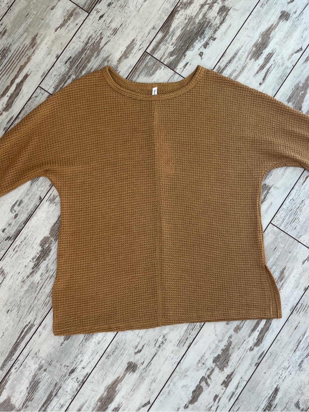 Dokotoo Waffle Knit Long Sleeve Shirt Womens Large NWT Brown Tan Side Slit Tee - Picture 3 of 10
